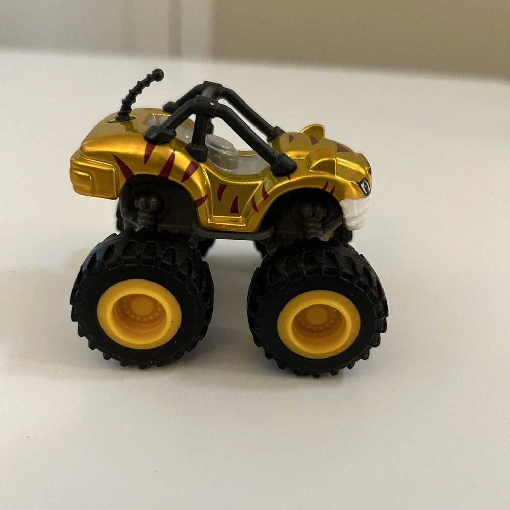 Blaze‎ and the Monster Machines Metallic Racer Stripes die-cast Fisher-Price
